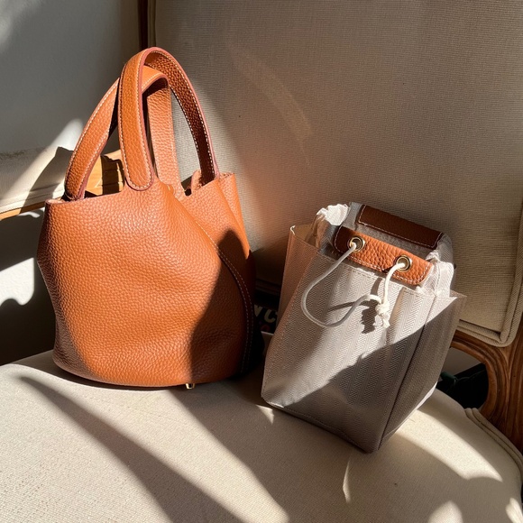 Fashion Fun Tan Leather Bucket Bag with Gold Tone  Lock and Key - Picture 10 of 13